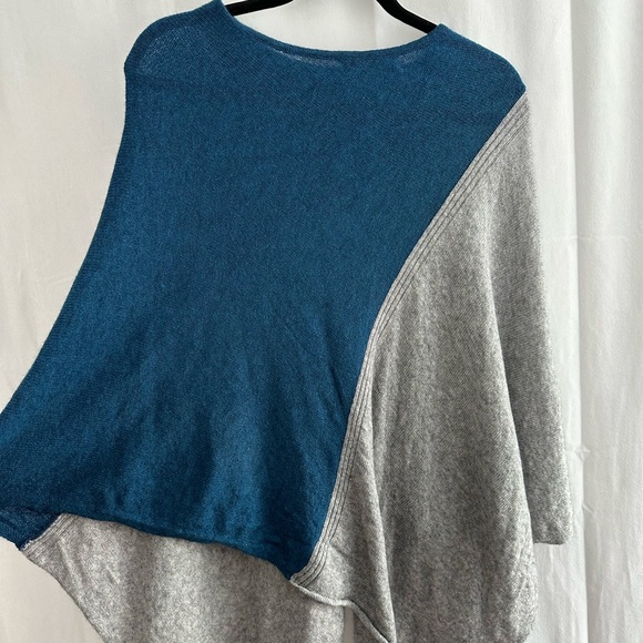 Celeste Wool Cashmere Blend Gray & Blue Knit Poncho One Size Fits All - Picture 6 of 6